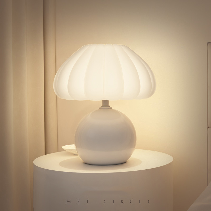 Mushroom Table Lamp - Lampada da comodino in stile crema