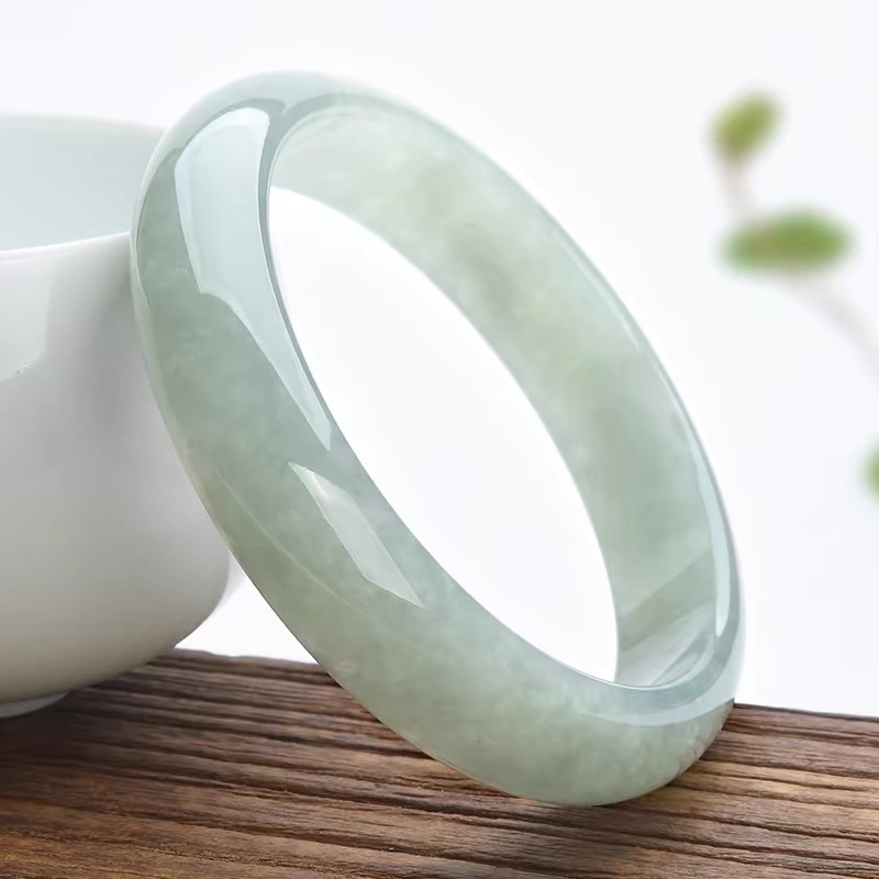 Lighting & Home Decor Studio Photos - Bracciale da donna in giadeite cerosa