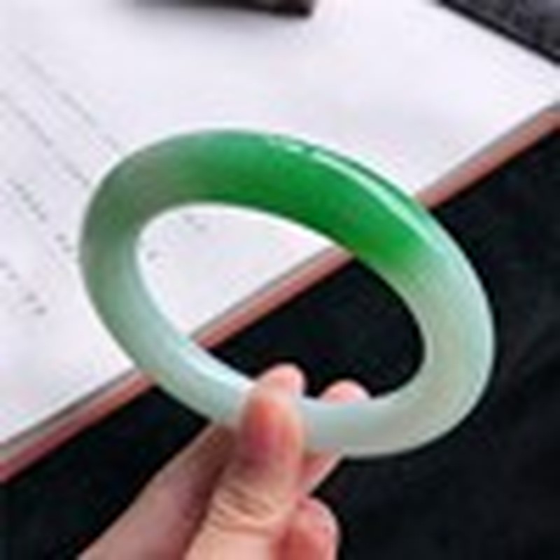 Bracciale in giadeite birmana  - Lighting & Home Decor Studio Photos recensione e prezzo